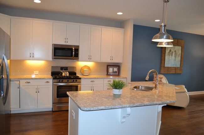 Building Photo - Beautiful Townhome Villa in Millstone Community