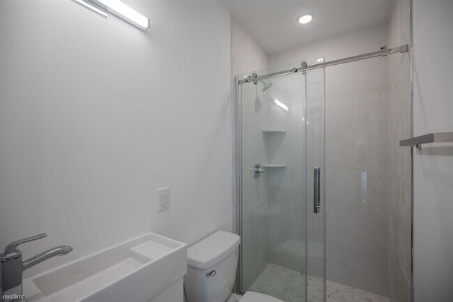 Photo - 3 br, 2 bath 4plex - 3213 HAVERFORD AVE Un... Unit 104
