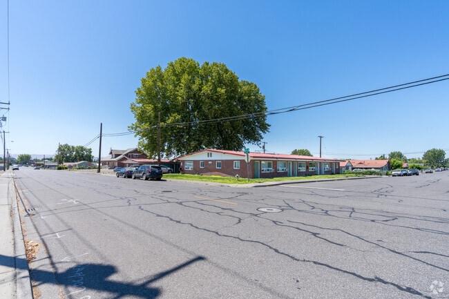 Photo - Courtyard Apartments