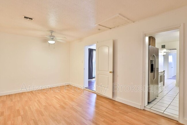 Photo - 8041 N 30th Dr