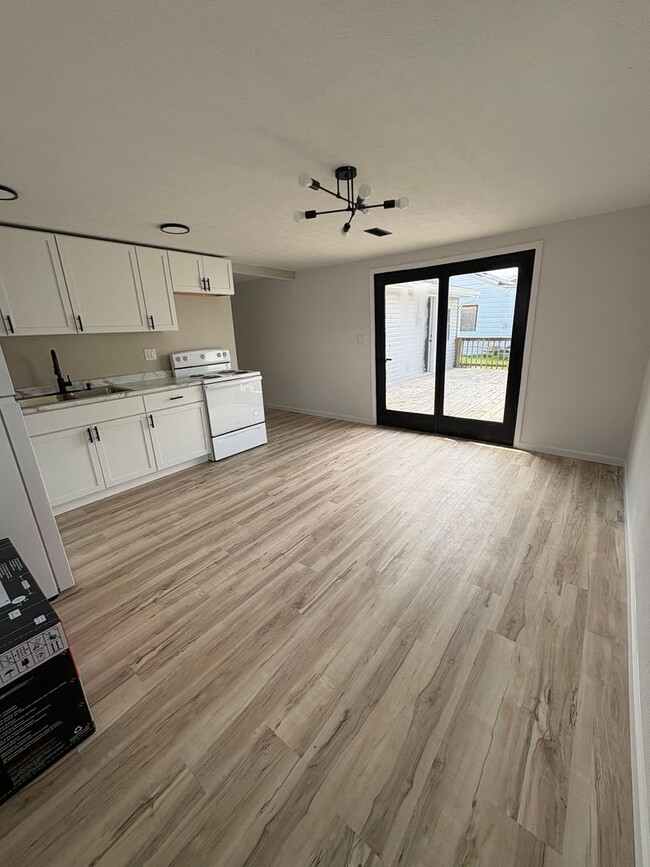 Newly Remodeled Charming 3bd2br Home!! - Newly Remodeled Charming 3bd2br Home!!
