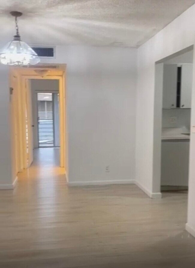 Photo - 2200 Springdale Blvd Unidad 305