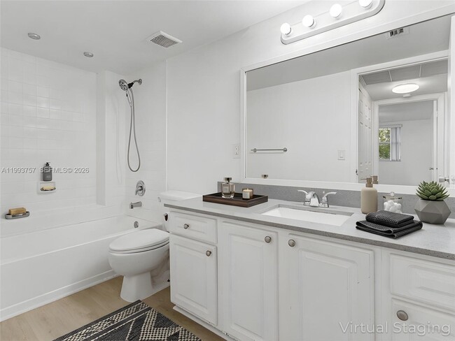 Photo - 8343 Lake Dr Unidad 205