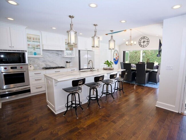 1736 Bayport Way