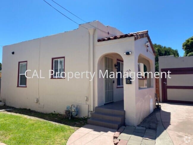 Building Photo - Back unit two bedroom home South Salinas!