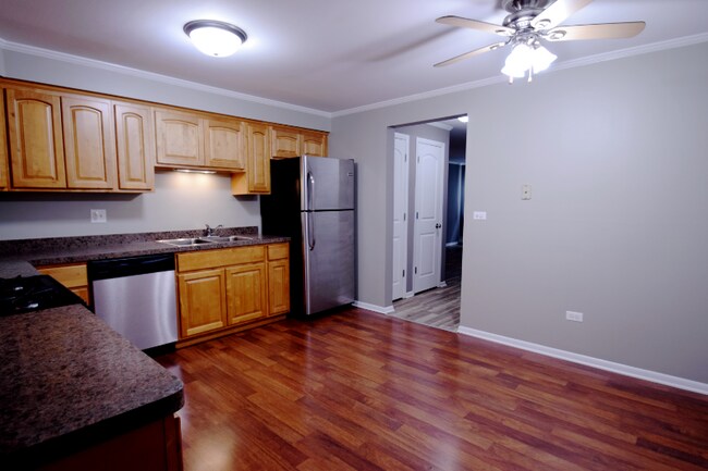 Building Photo - 1327 E Prairie Ave Unit NA Rental