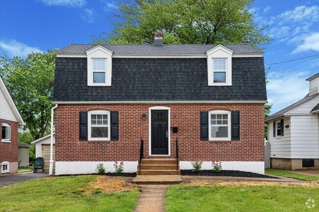 Building Photo - Renovated Home in Jackson Heights, Claymon...