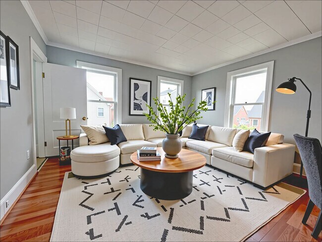 Building Photo - 159 Cartier St Unit 3