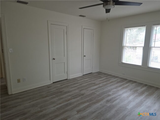 1513 Ave B
