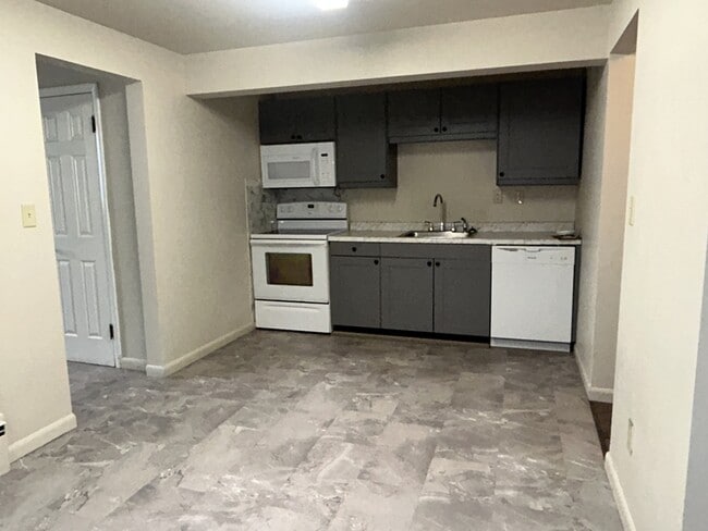 Building Photo - 2833 3rd Ave SE