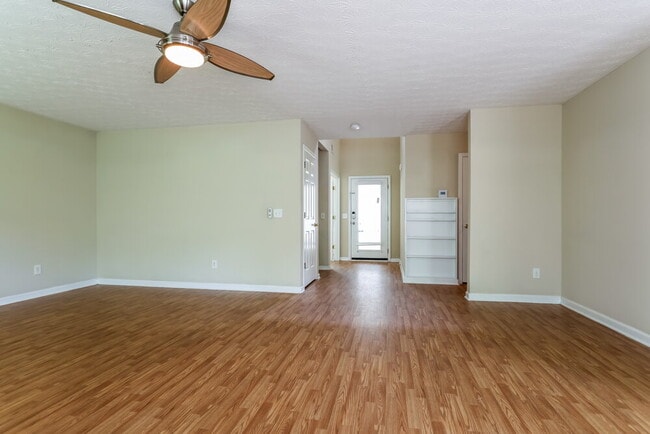 Photo - 300 Kentshire Pl NW