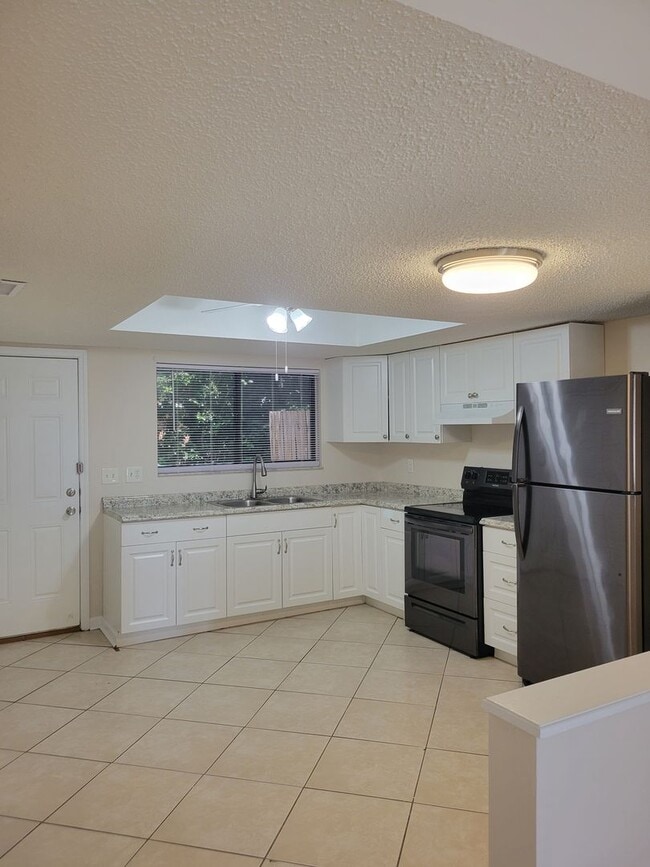 Photo - 1862 Ave Q SW