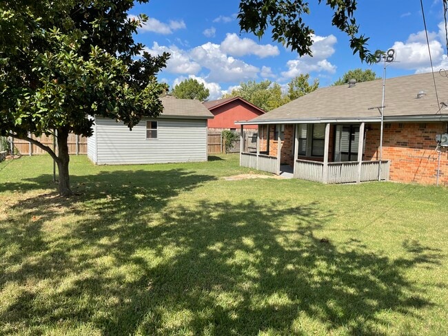 Photo - 1217 Dirkson St