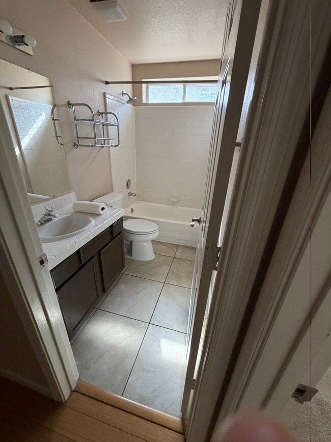 1288 E Linda Ln
