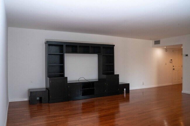 Photo - A Warm Sherman Oaks Condo Unit 103