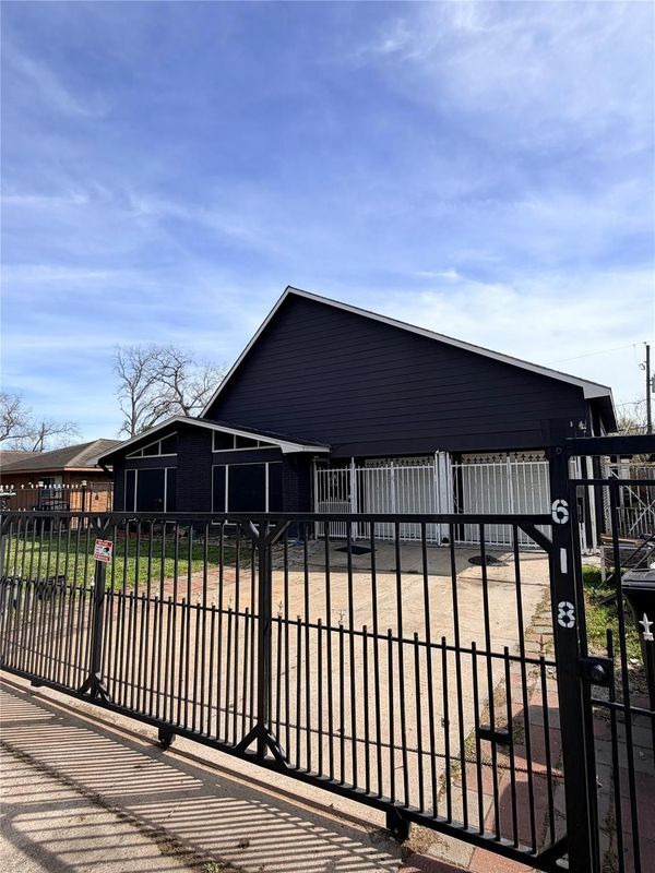 Photo - 618 Sulphur St