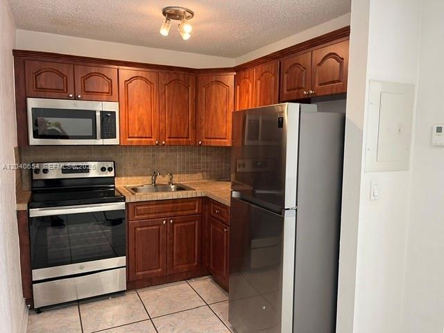 Building Photo - 444 SW 4th St Unit 404