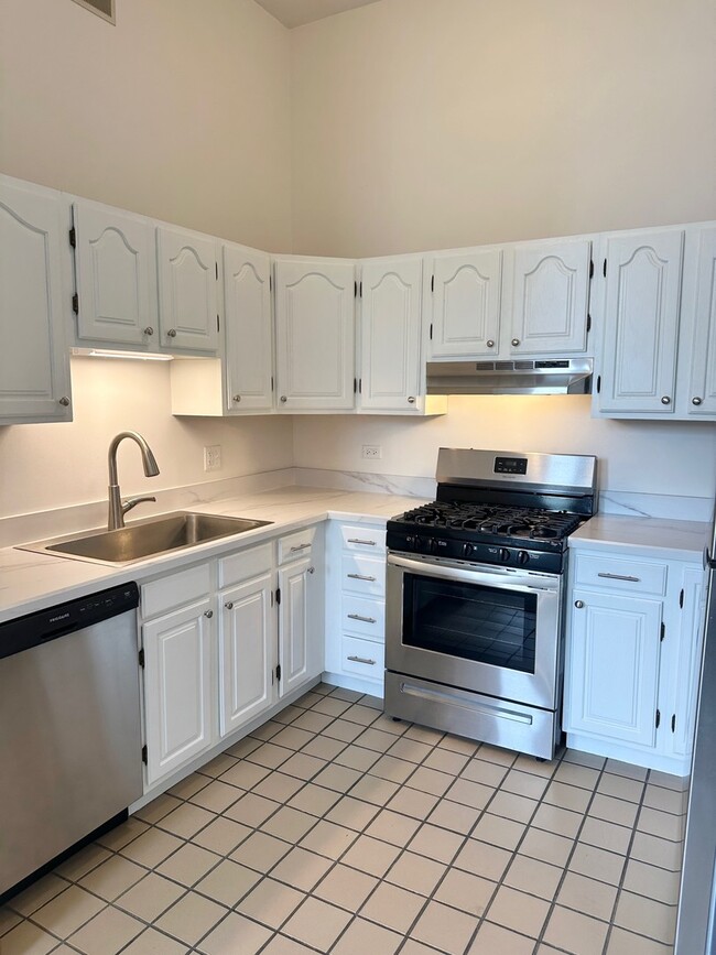 Photo - 730 N Seminary Ave