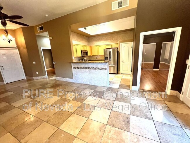 Building Photo - 3545 Cactus Shadow St Unit #203