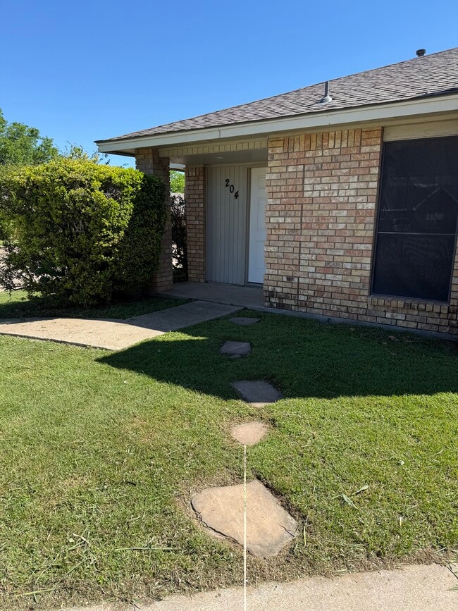 Photo - 204 Lanham Ct
