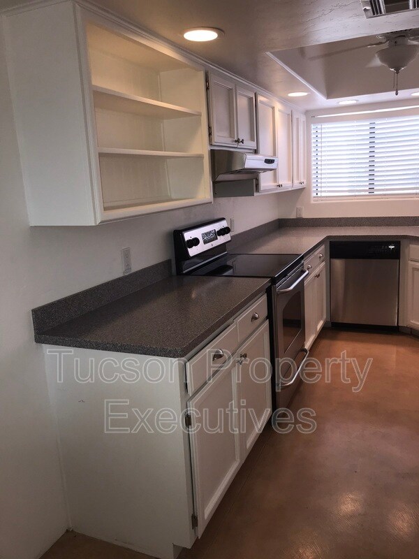 Photo - 2839 E Weymouth Cir