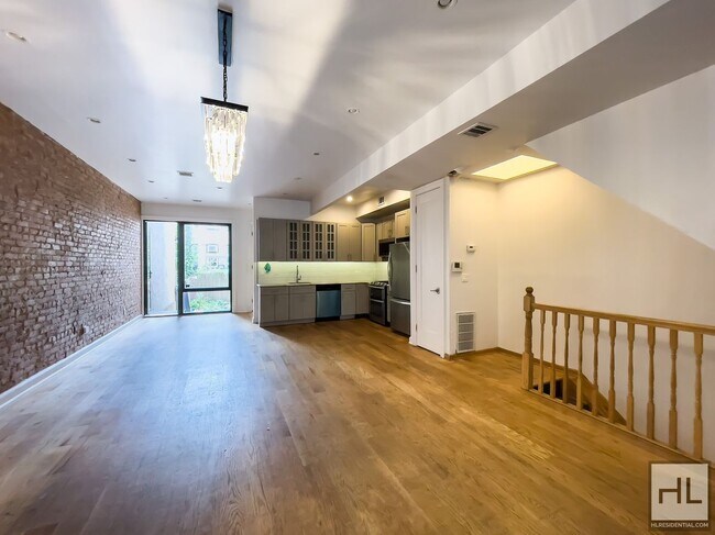 Photo - EASTERN PARKWAY / Spacious 4-Bed, 3-Bath D... Apartment Unit 1A