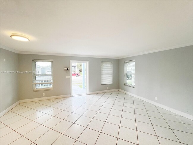 Photo - 5565 SW 43rd St