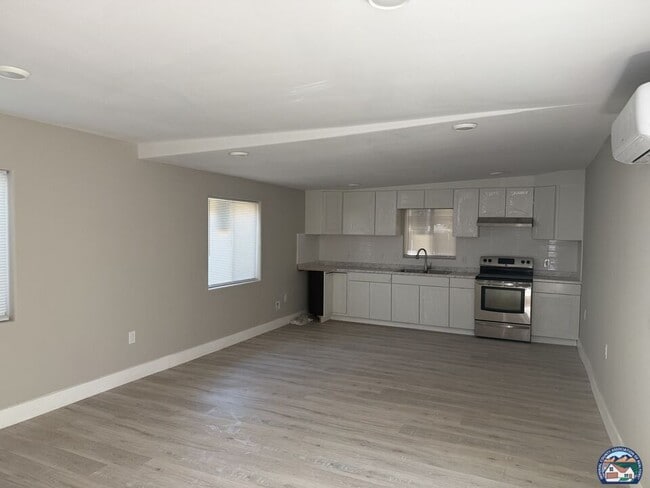 Photo - 657 Vine St