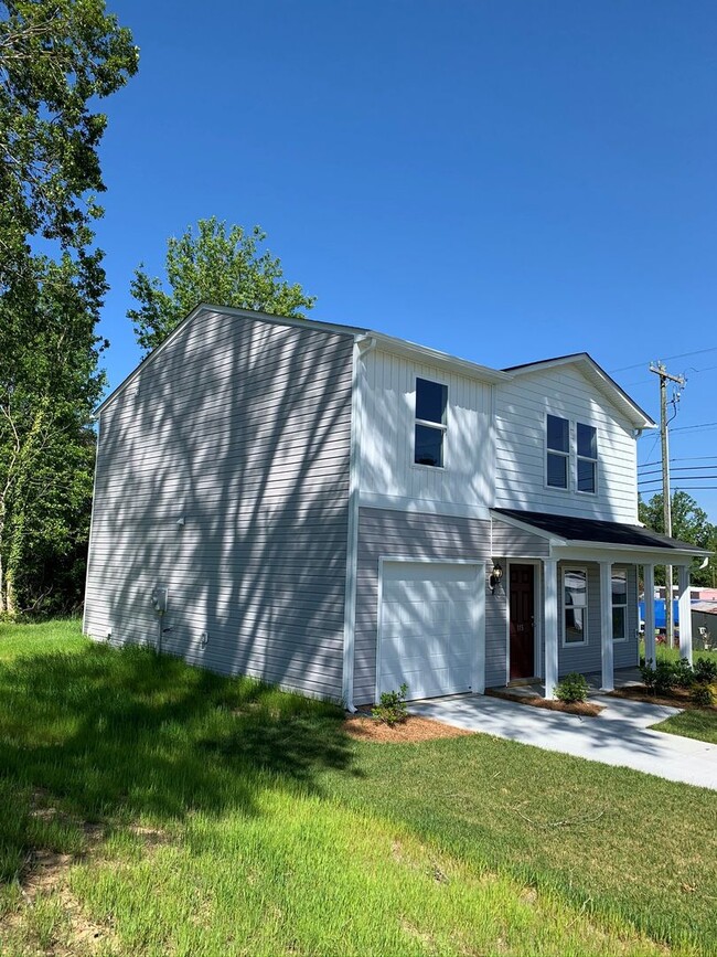 Amazing three bedroom home! - Amazing three bedroom home!