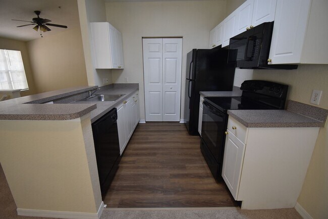 Photo - 1/1-Crescent Place at Lake Lotus! AVAILABLE NOW! Half off First FULL Month's Rent! Unit 205