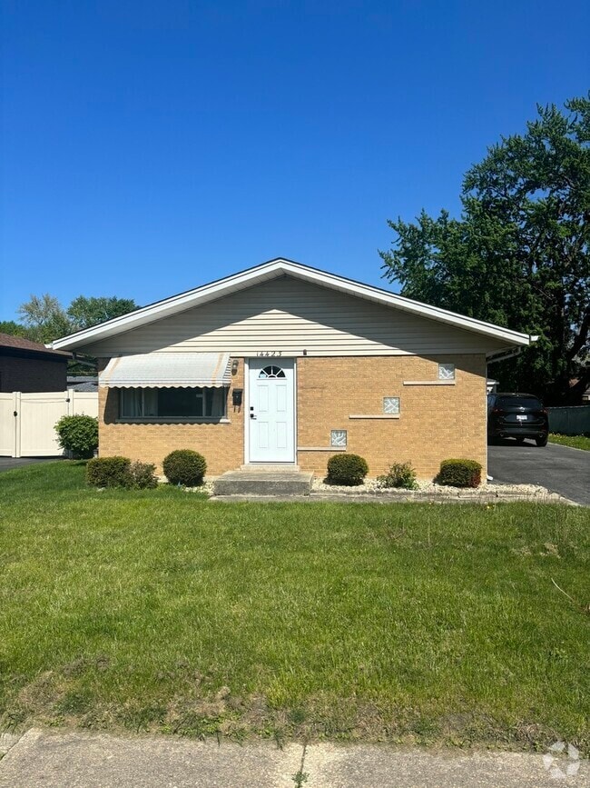 Building Photo - 14423 Tripp Ave Rental