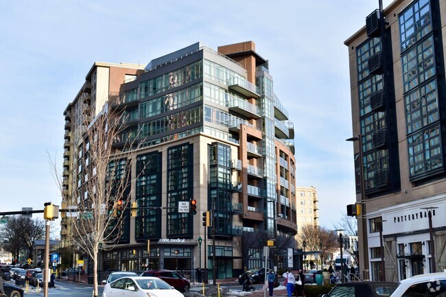 Building Photo - Stunning 2 bed (Primary bedroom + den w/cl... Unit 606 Rental