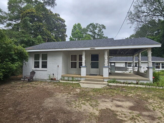 Building Photo - "Charming 2-Bedroom Home with Gleaming Hardwood Floors Ready for Move In!