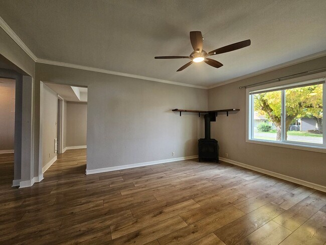 Photo - 836 Eldin Ave SE