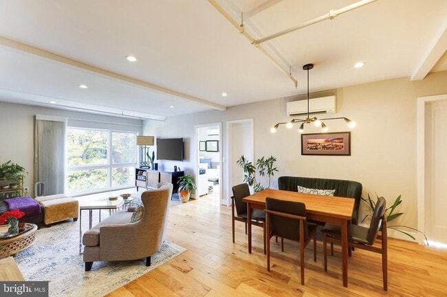 Building Photo - 1514 Newton St NW Unit 301