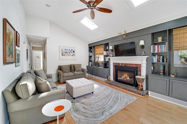 Photo - 11 White Birch Ln