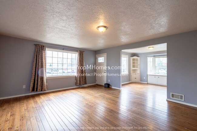 Rare Find - 3 Bedroom in Cully w/ Rentable... - Rare Find - 3 Bedroom in Cully w/ Rentable... Townhome