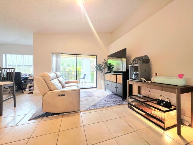 Photo - 9999 Summerbreeze Dr Unit 512