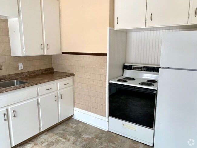 Building Photo - 37 Pleasant St Unit 3 Rental
