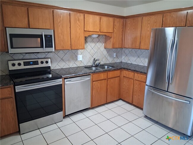 Photo - 1005 Circle M Dr