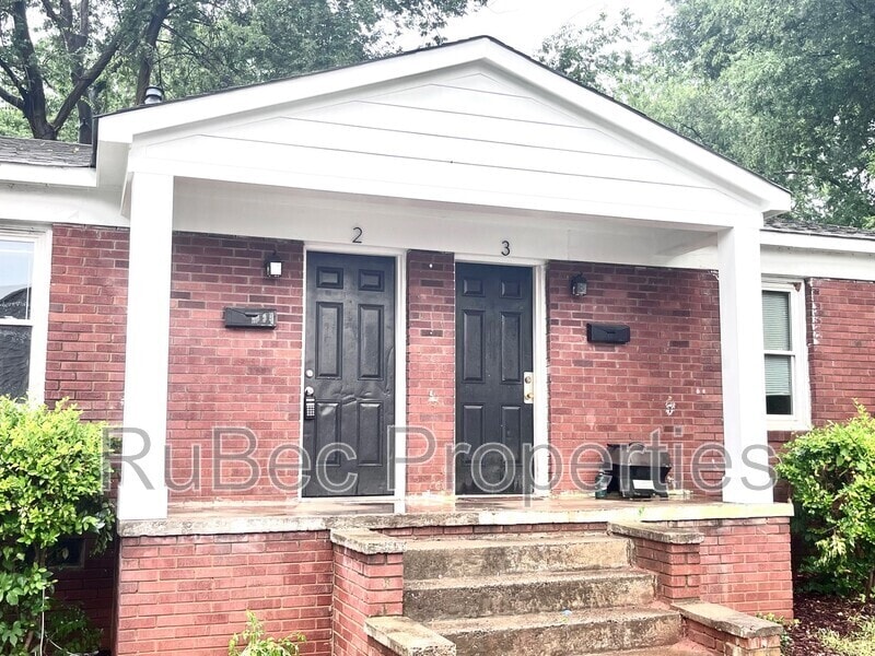 Photo - 200 Solomon St
