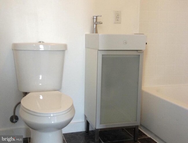 Building Photo - 503 S 52nd St Unit 3