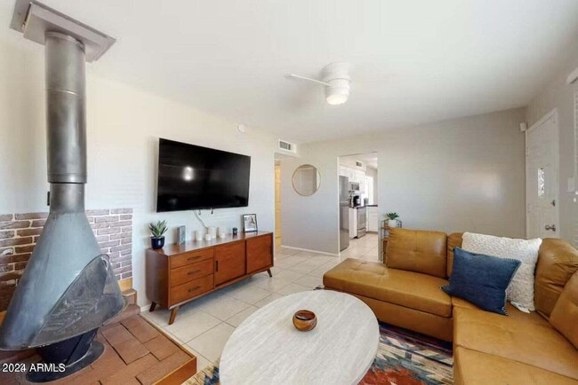 Photo - 737 E Papago Dr