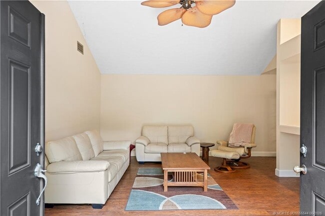 Photo - 2725 SW Bridgeway St