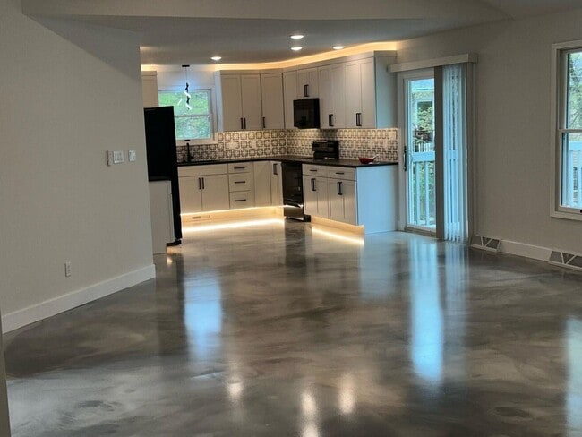 Photo - 5 Bed 4 Bath Home fenced yard