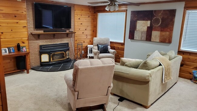 Photo - 434 S 199th St