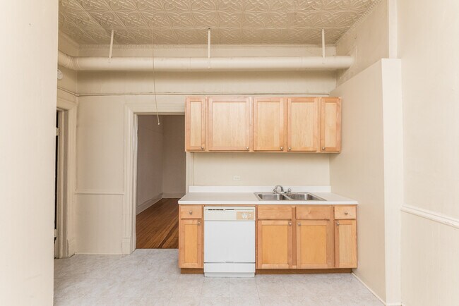 Photo - 657 N Noble St Apartment Unit #2R