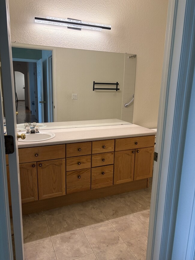 Baño principal 2 - 14241 E 1st Dr Unidad 206