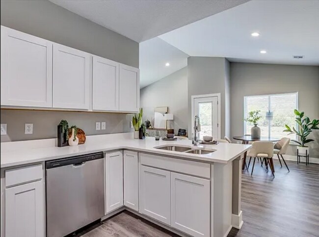 Photo - 5024 N Vassar Ave