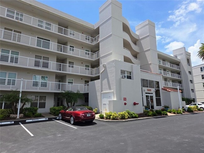 5801 Bahia Del Mar Cir N Unit 113